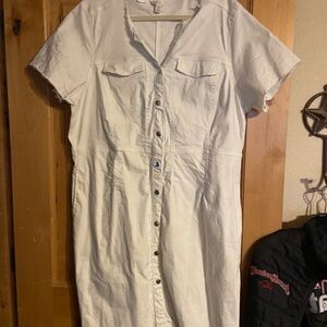 Cato White cotton Dress w/ snaps and pockets fitted